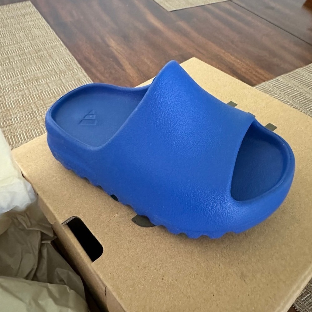 Toddler Yeezys slides